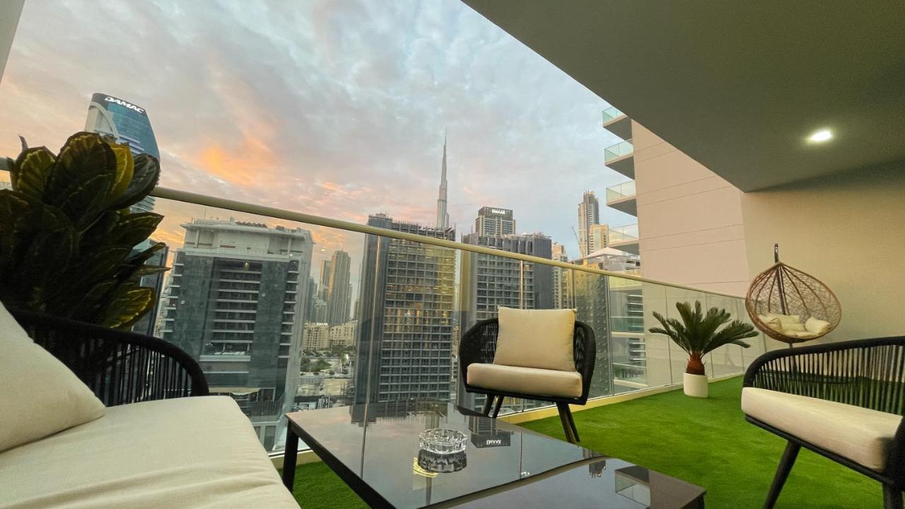 Luxury 2 Bedroom With Burj Khalifa View Дубай Екстериор снимка