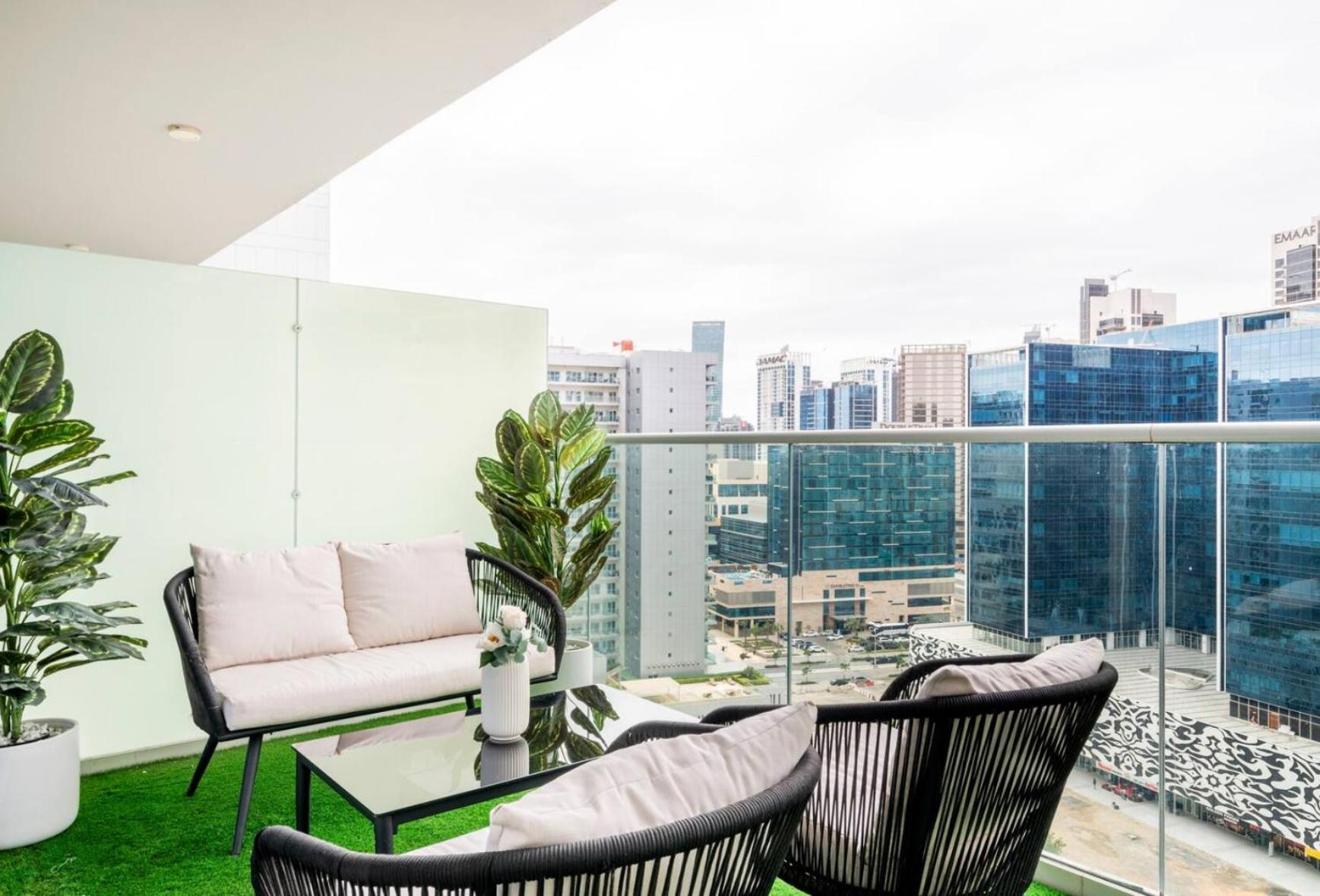 Luxury 2 Bedroom With Burj Khalifa View Дубай Екстериор снимка