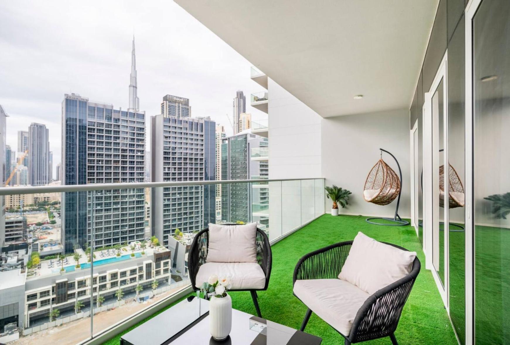Luxury 2 Bedroom With Burj Khalifa View Дубай Екстериор снимка