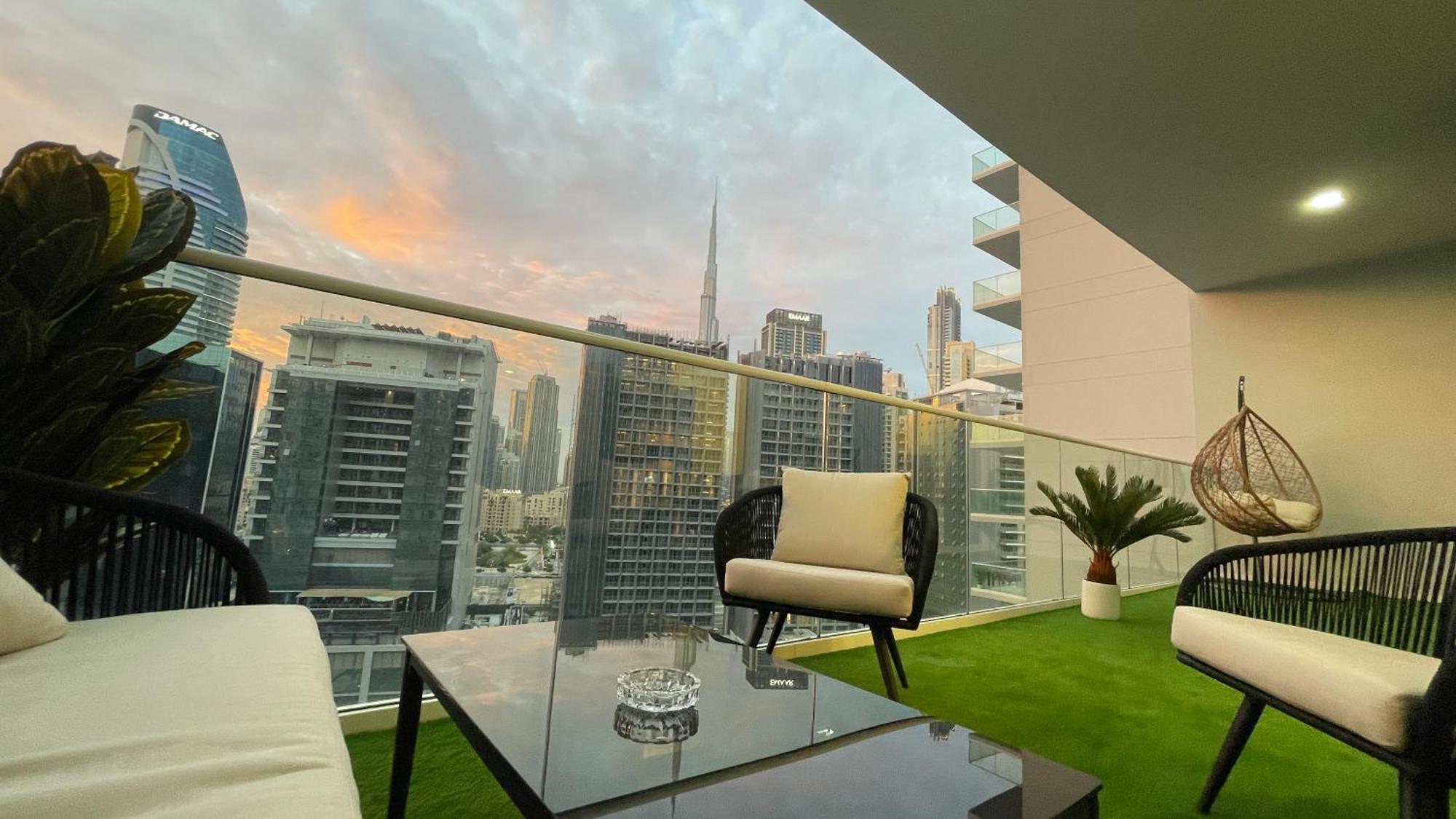 Luxury 2 Bedroom With Burj Khalifa View Дубай Екстериор снимка